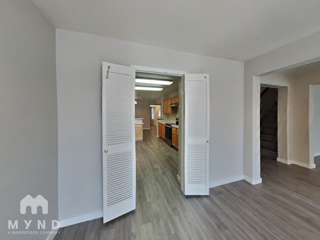 Building Photo - 634 N Quartz St