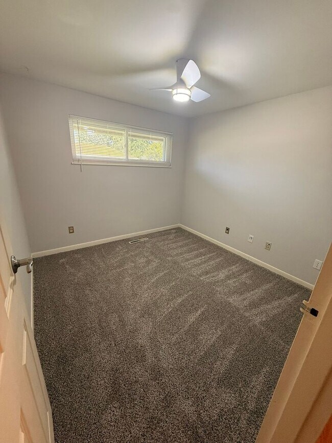 Building Photo - 4820 Rexwood Dr