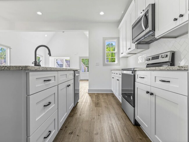 Building Photo - Charming 2 Bed / 2 Bath Cottage Living at Fox Chase