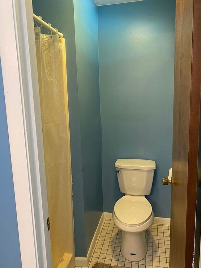 Building Photo - Spacious & Unique Contemporary Home – Perfect for Entertaining and Family Living!