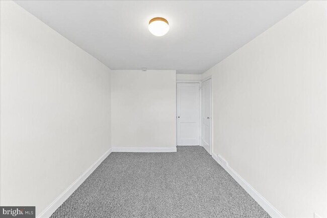 Building Photo - 5205 Westbrook Dr