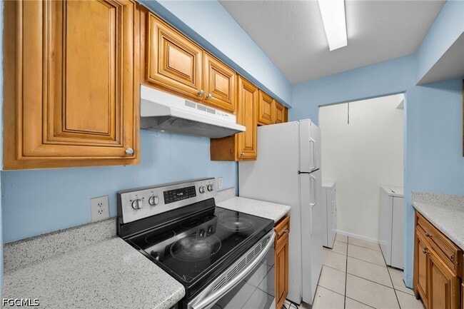 Building Photo - 2885 Winkler Ave