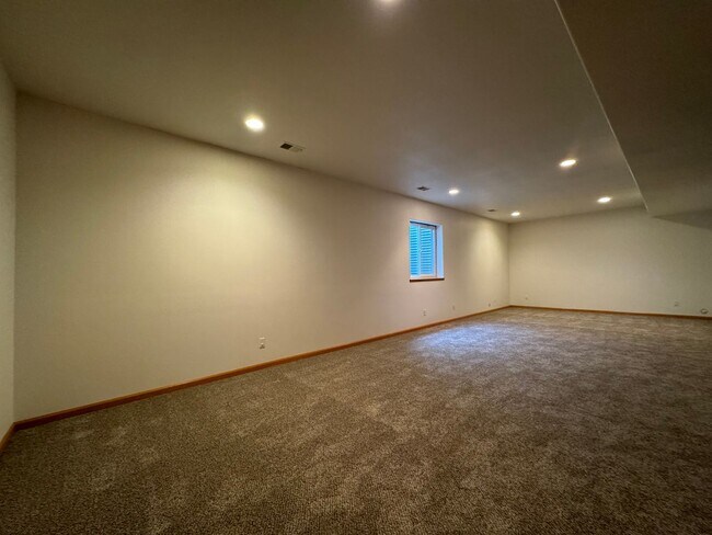Building Photo - Beautiful Home in W Fort Collins
