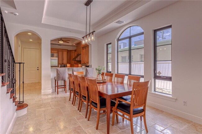 Building Photo - 1206 NE 1st St