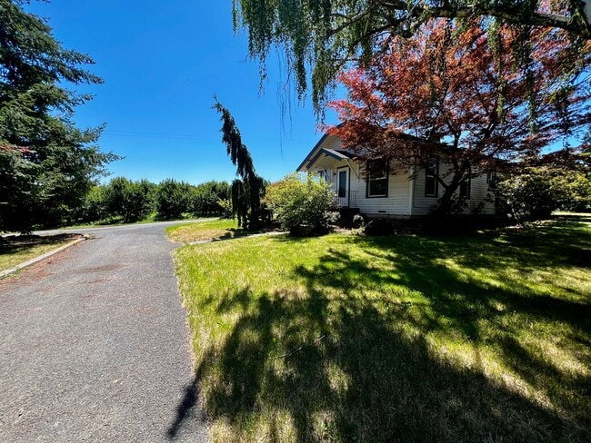 Primary Photo - Move in special-$200 off first month's rent!