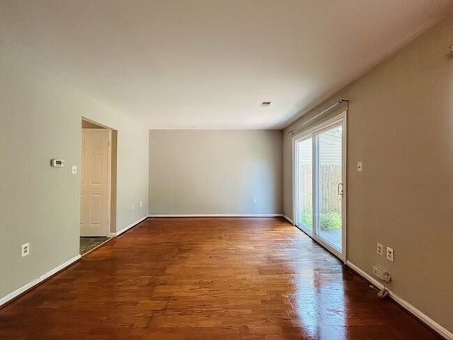 Building Photo - 2955 Lexington Ct
