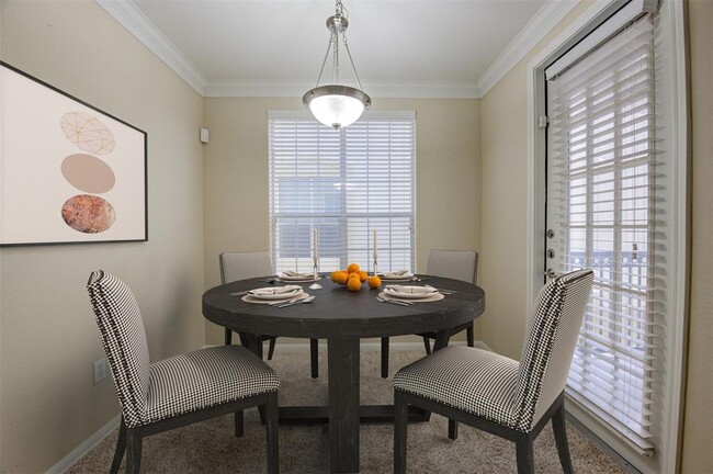 Building Photo - 7575 Kirby Dr