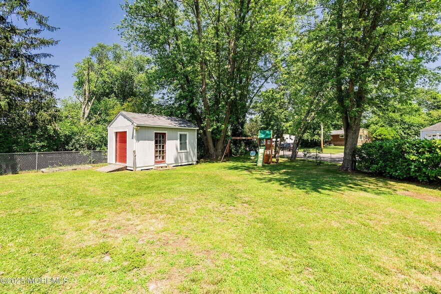 Building Photo - 6 Redwood Rd