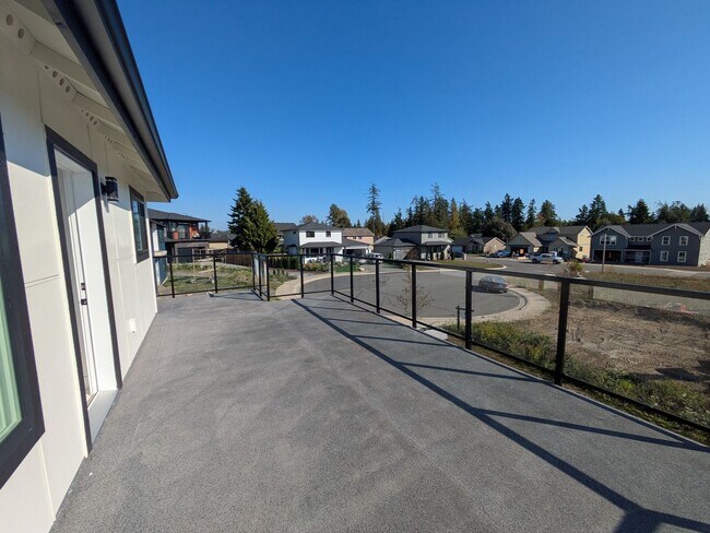Building Photo - View of the Bay! 3 Bed 3.5 Bath with Garage!