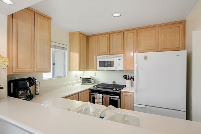 Building Photo - 128 Por La Mar Cir