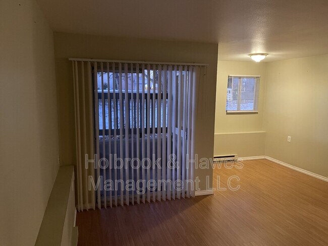 Building Photo - 4531 Boardwalk Dr