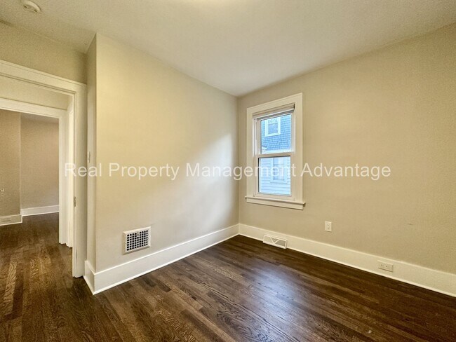 Building Photo - 310 W Hazelhurst St