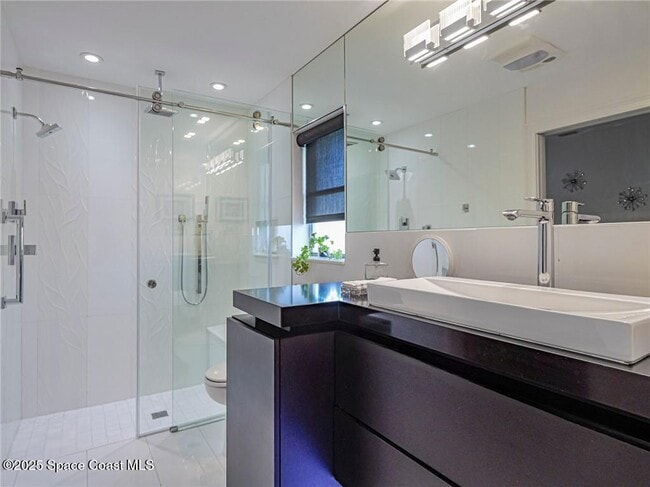 Building Photo - 105 Grove Isle Cir