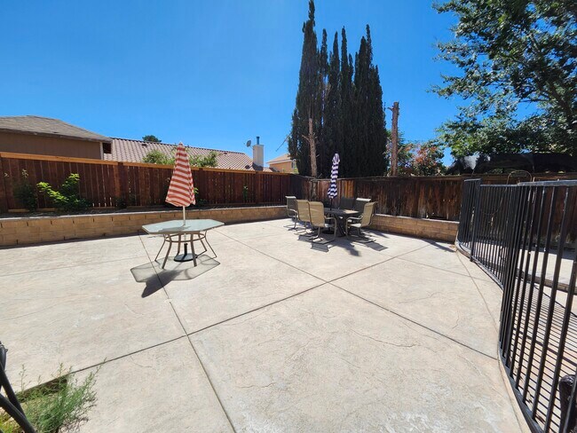 Building Photo - 37729 Rockie Ln