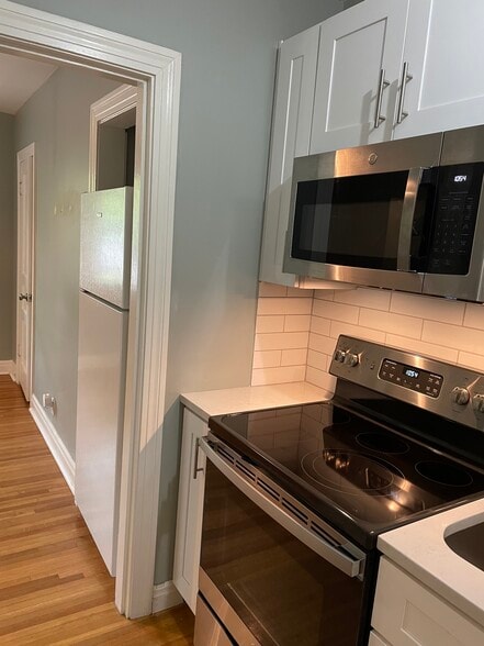 Kitchen - 323 Bowwood Dr