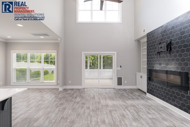 Building Photo - 3527 Pershing Dr