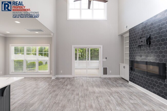 Building Photo - Gorgeous, Luxury 3 bd home with bonus room and screened-in patio! Triple Siegel Schools!