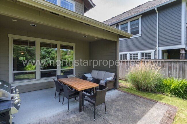 Building Photo - Charming SE Portland Craftsman
