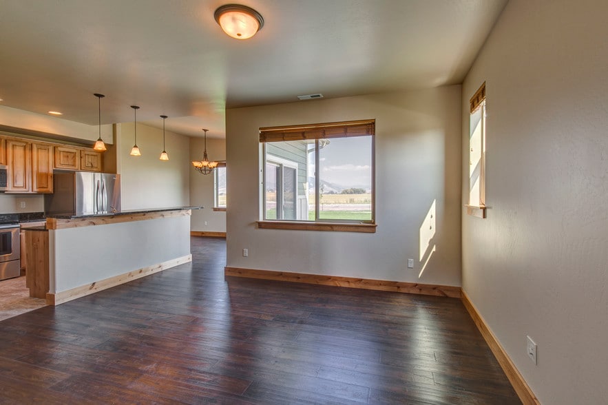 Building Photo - 4737 Sherwood Way