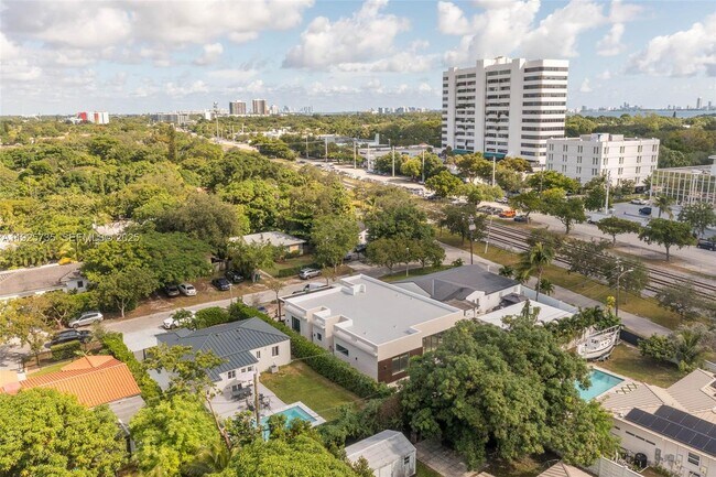 Building Photo - 260 NE 46th St