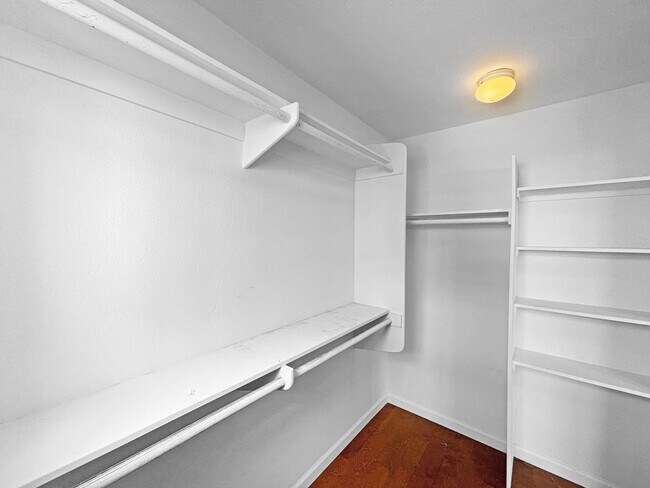 Building Photo - Charming 2BD/2.5BA Townhouse in Bankers Hi...