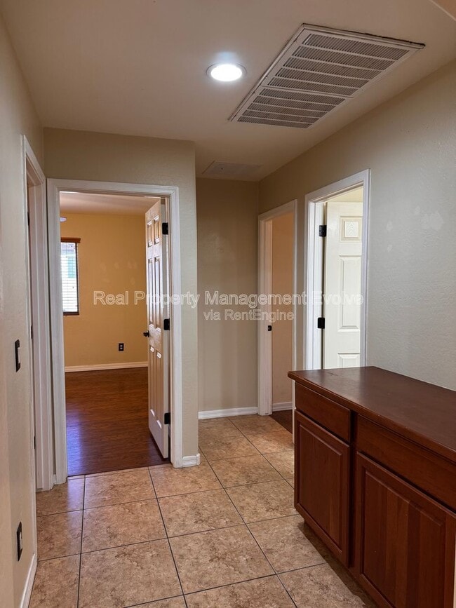 Building Photo - 18184 W Saguaro Ln