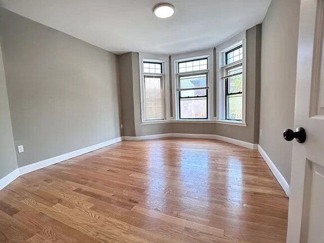 Building Photo - 5-bed 2-bath New Remodel in Cleveland Circle