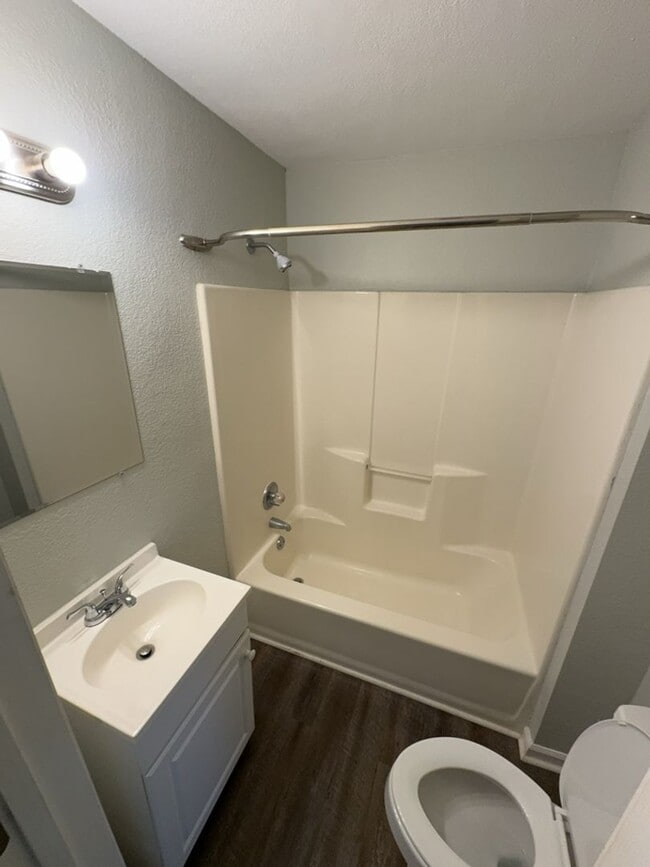 Building Photo - Available Now! 1 Bedroom 1 Bathroom Unit! ...