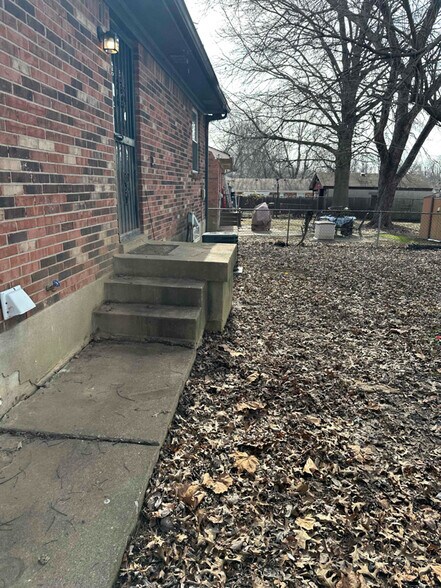 Building Photo - 5819 Medtree Pl