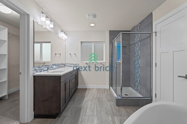 Building Photo - 5 BED & 2.5 BATH SINGLE FAMILY HOUSE FOR RENT