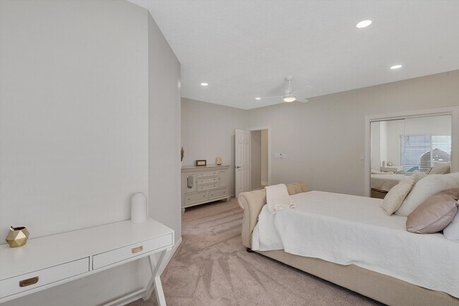 Building Photo - 11421 Desert Classic Ln NE