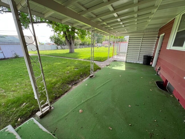 Building Photo - 429 E Pine St