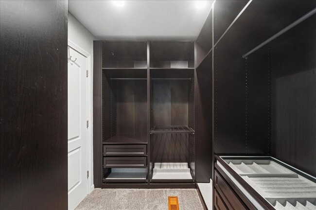 Building Photo - 335 Shadow Bend Dr