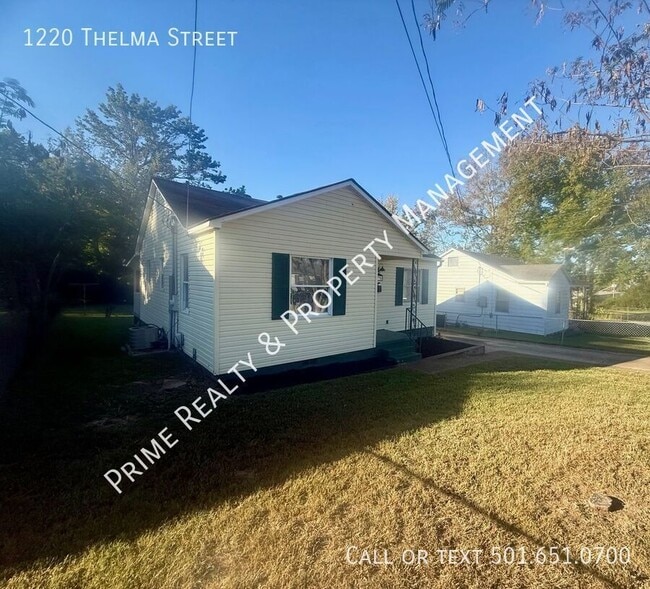 Building Photo - 1220 Thelma St