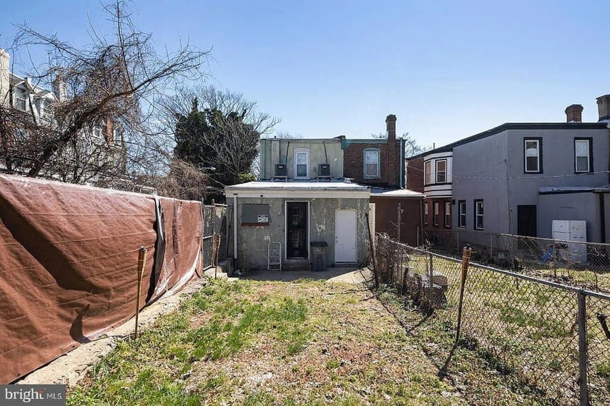 Backyard - 855 E Locust Ave