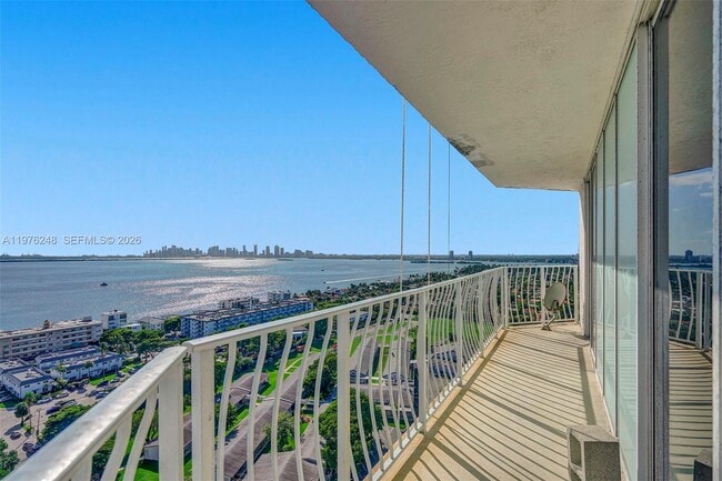 Building Photo - 7601 E Treasure Dr