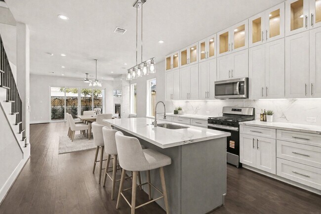 Building Photo - 111 E 33rd St