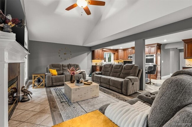 Building Photo - 23931 Pointe Dr