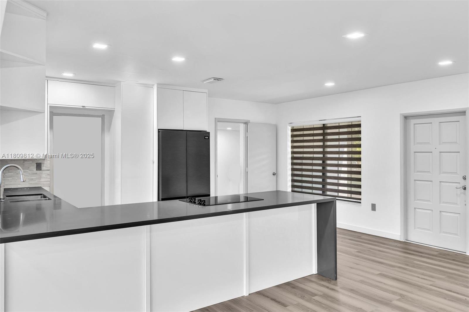Building Photo - 418 S 57th Way