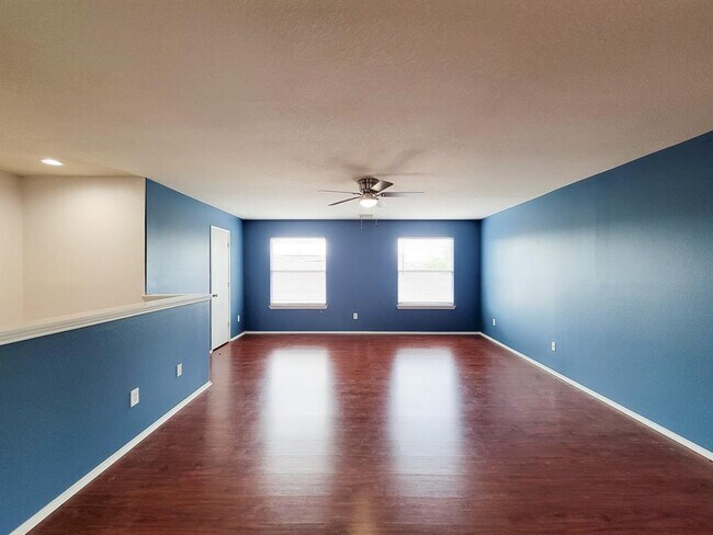 Building Photo - 2131 Cold River Dr