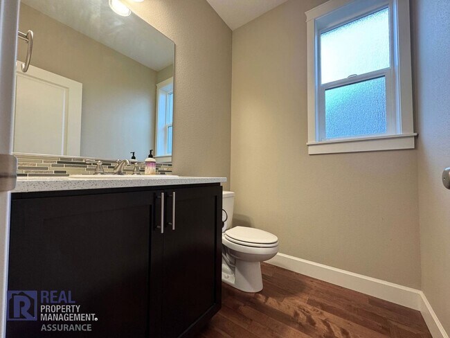 Building Photo - 650 NW Willow Glen Pl