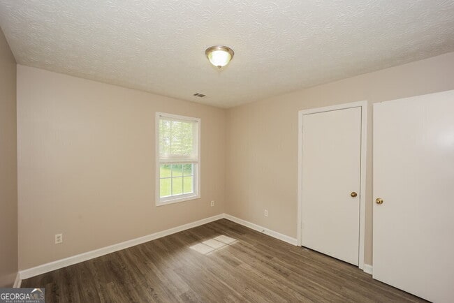 Building Photo - 5818 Mistyview Dr