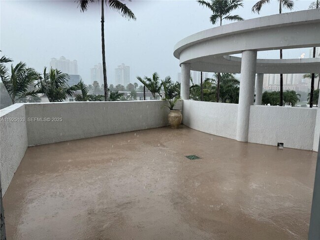 Building Photo - 3029 NE 188th St