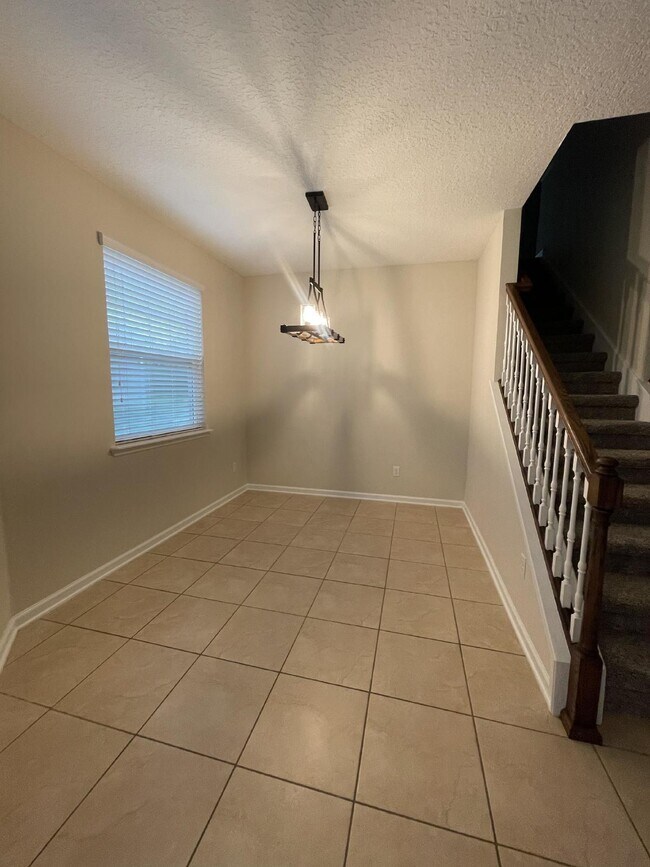 Building Photo - 3 bedroom 2 .5 bath townhome 2 car attached garage  in St. Johns county