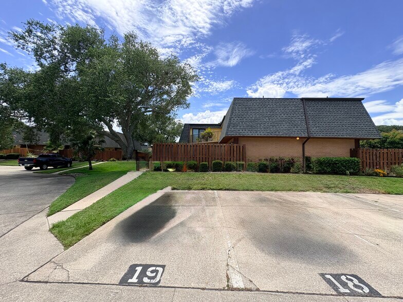 Building Photo - 18 Cedar Dunes Dr