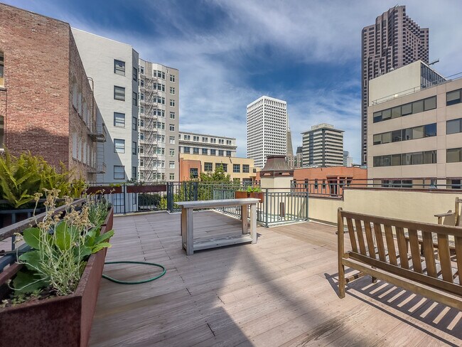 Building Photo - 570 Bush St