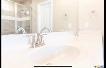 Building Photo - 2613 Crystal Ann Dr