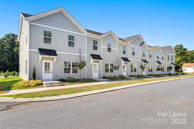 Building Photo - 117 Dogwood Vlg Trl