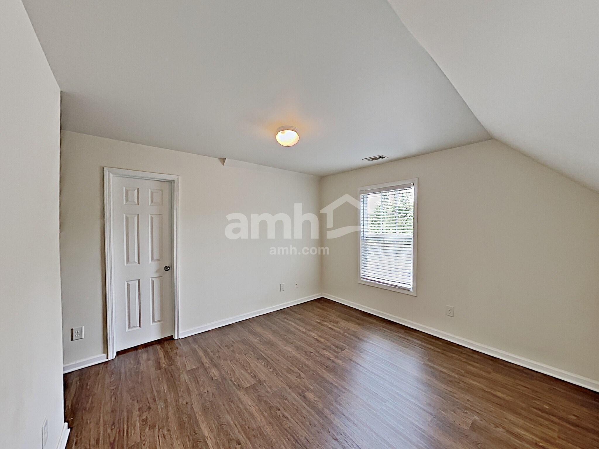 Building Photo - 383 Vine Mountain Way