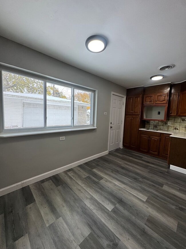 Building Photo - Don’t miss out on this charming three-bedr...